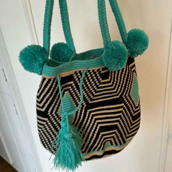 Wyauu Colombian Pom Pom Braided Bucket Bag – Vibrant & Handcrafted - Picture 6 of 6